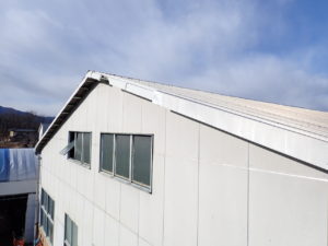 工場のケラバ包み修繕工事 | 株式会社 松田